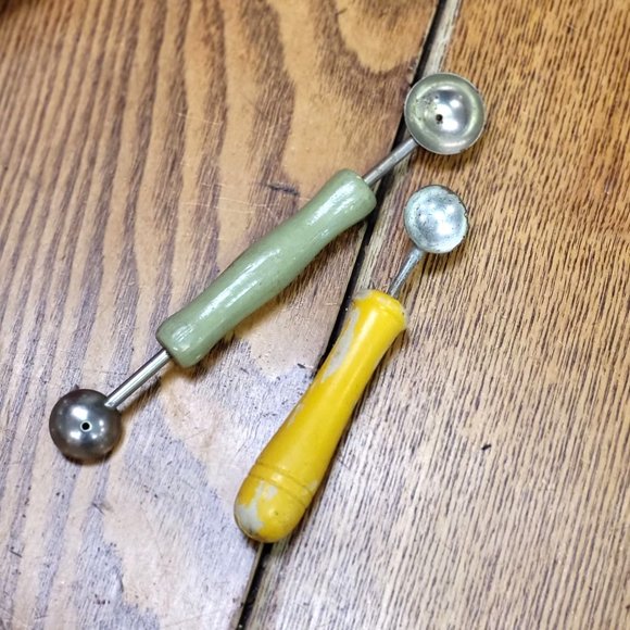 Set of 2 Vintage Wood Handle Melon Baller - Picture 4 of 8